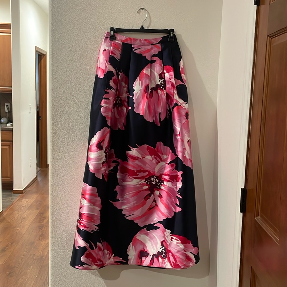 Junior size women’s skirt